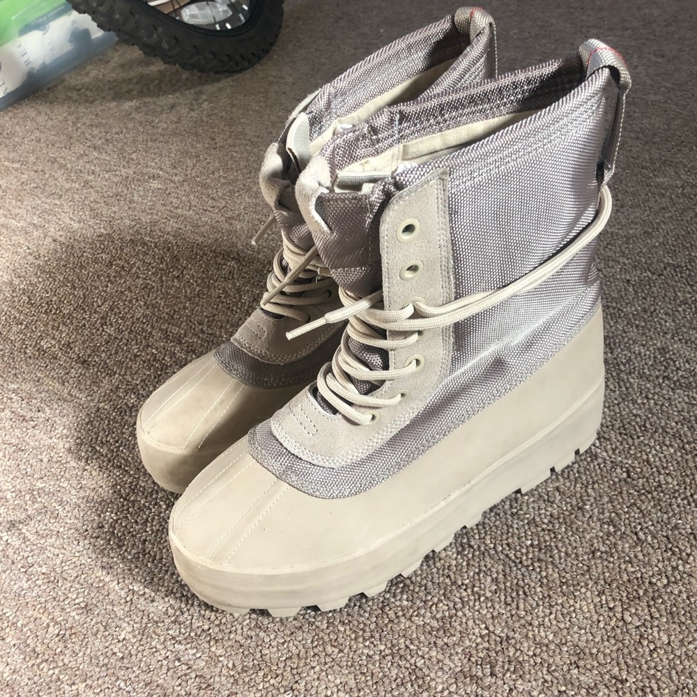 ADIDAS YEEZY BOOST 950  MOONROCK M-SIZE 8.5